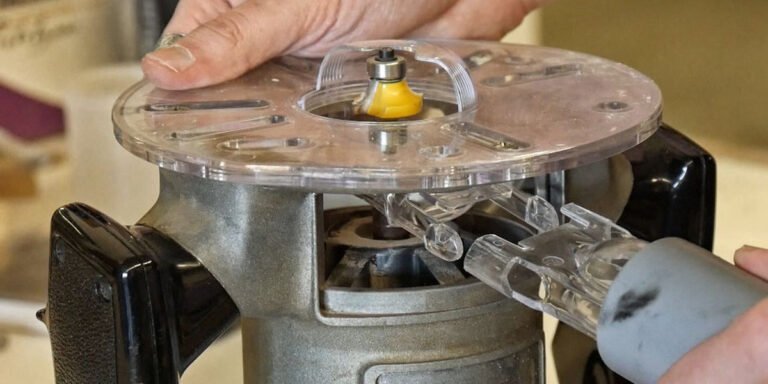 Sawdust collection for routers - Woodwaker