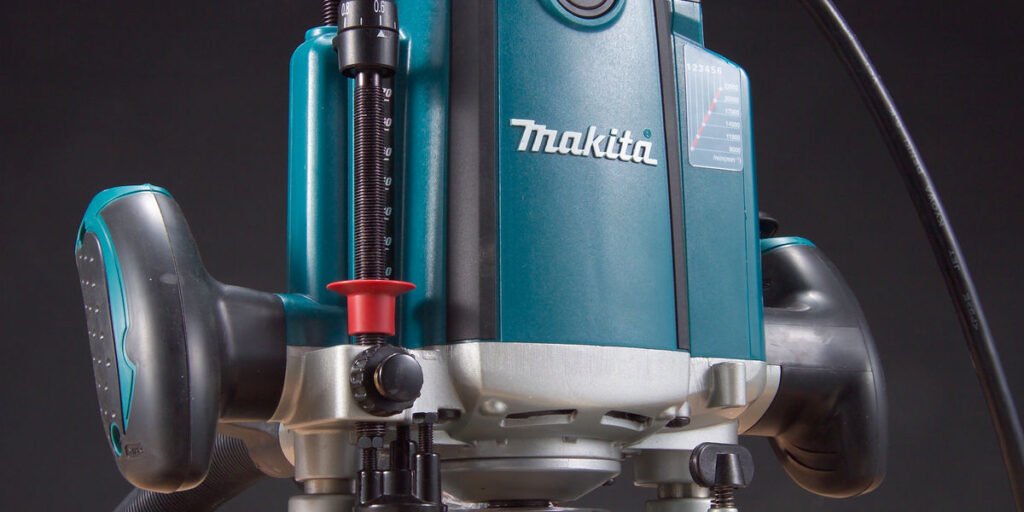 Makita RP2301FC 3-1/4 HP plunge router review - Woodwaker